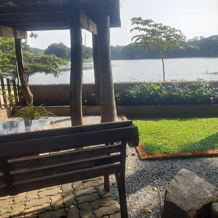 Shashin Lake Resort ダンブッラ エクステリア 写真
